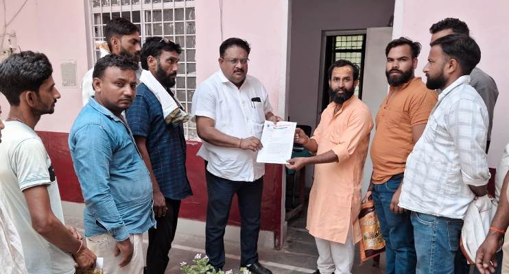 हसायन : ग्राम समाज की भूमि पर अवैध धार्मिक स्थल निर्माण का आरोप, ग्रामीणों ने एसडीएम से की शिकायत