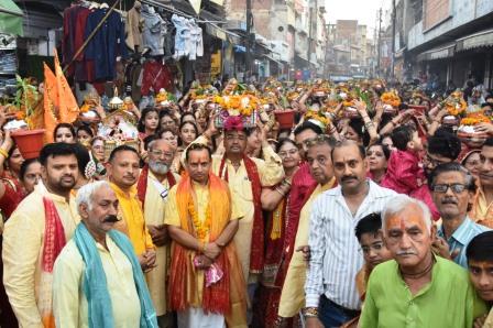 151 कलश यात्रा के साथ श्रीमद्भागवत कथा का भव्य शुभारंभ, श्री बांके बिहारी जी महाराज बड़ी कोठी से प्रारंभ होकर श्री रामबाग इंटर कॉलेज पहुंची कलश यात्रा