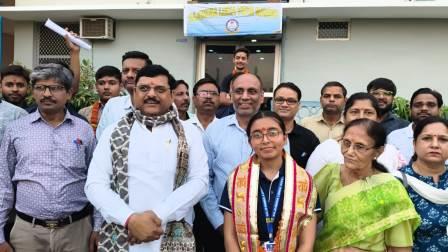 राजेंद्र लोहिया विद्या मंदि की छात्रा ने सीबीएसई कक्षा12 में जनपद के साथ अलीगढ़ मण्डल किया टॉप, खुशी सिंह ने 98.2 प्रतिशत पाकर रचा इतिहास
