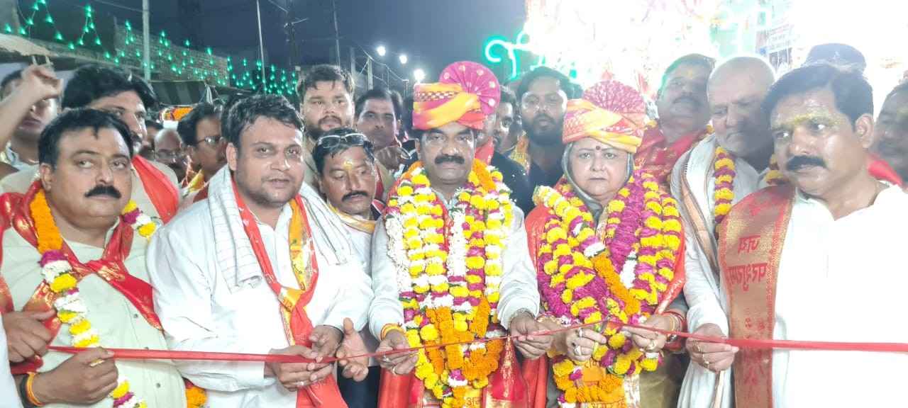 मुरसान में भगवान परशुराम शोभायात्रा का भव्य शुभारंभ, सीमा उपाध्याय व रामेश्वर उपाध्याय ने किया उद्घाटन
