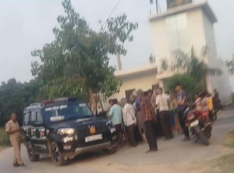 हसायन : ढाई साल रिलेशनशिप के बाद प्रेमी ने छोडा तो युवती ने घर पर पहुंचकर किया हंगामा