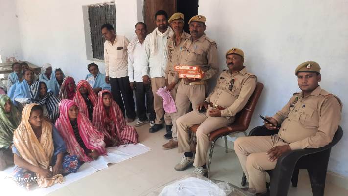 हसायन : वन विभाग ने मनाया अंतर्राष्ट्रीय श्रमिक दिवस, श्रमिकों का किया सम्मान, योजनाओं की दी जानकारी