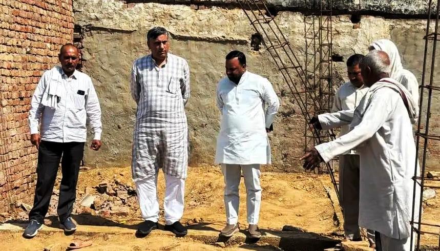 पीड़ित परिवार से मिलने पहुंचे विधायक गुड्डू चौधरी, आंधी बारिश के दौरान दीवार गिरने से हुई थी दो बच्चों की मौत