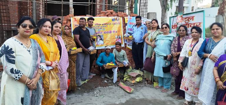 जायंट्स ग्रुप ऑफ़ हाथरस सहेली ने मजदूरों को अधिकारों के प्रति किया जागरूक
