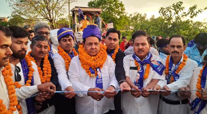 सिकंदराराऊ : नगला खन्ना में धूमधाम से निकली अंबेडकर शोभायात्रा, बाबा साहब के मिशन को आगे बढ़ाने का लिया संकल्प
