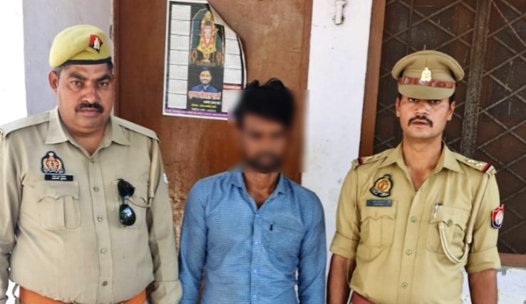 ई-रिक्शा में बैग काटकर जेवर उड़ाने वाले गिरोह का पर्दाफाश, एक शातिर आरोपी गिरफ्तार, सिकंदराराऊ पुलिस ने बरामद किए चोरी के तीन पेंडल, अंगूठी और 16 हजार की नगदी