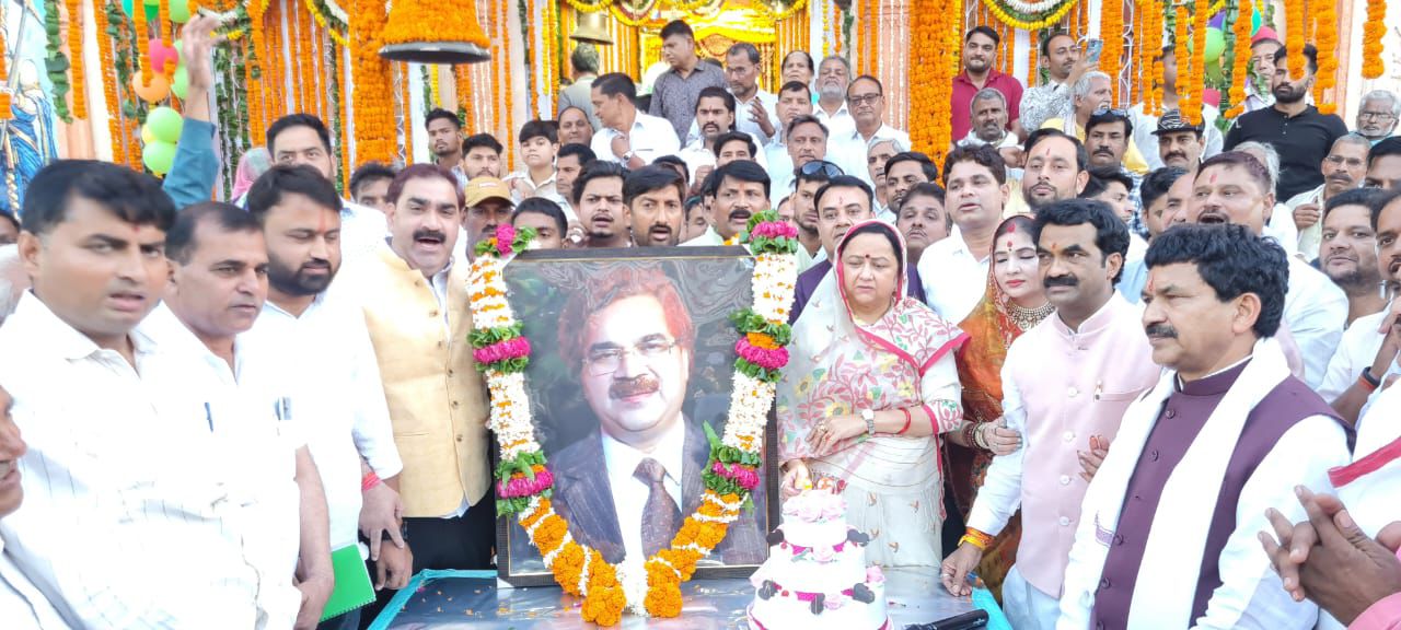हाथरस में धूमधाम से मनाई जनपद की 29वीं वर्षगांठ, दाऊजी महाराज मंदिर में हुआ  छप्पन भोग का आयोजन, जनपद जनक रामवीर उपाध्याय को दी गई श्रद्धांजलि, त्याग और संघर्ष को किया याद