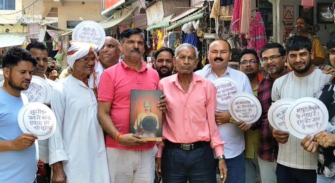 जिले की वर्षगांठ पर काला दिवस मनाया, बिसावर में ग्रामीण व युवाओं ने विकास न होने पर जताई नाराजगी, आन्दोलन की चेतावनी