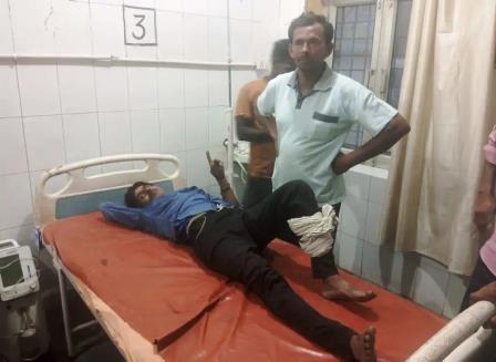 बाईकों की भिड़ंत में तीन घायल, जलेसर रोड पर कोल्ड स्टोरेज के निकट हुआ हादसा, एक आगरा रेफर