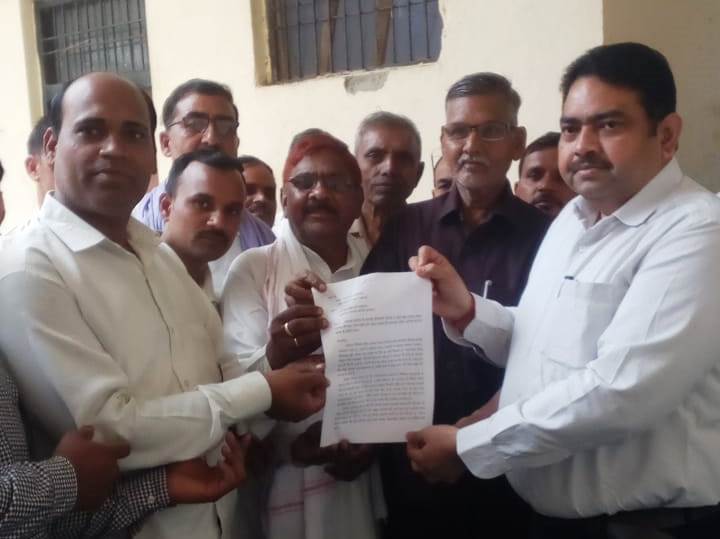 सासनी कोतवाली चौराहे का नाम सम्राट अशोक चौराहा रखने की मांग, सर्व समाज ने राज्यपाल के नाम एसडीएम को दिया ज्ञापन