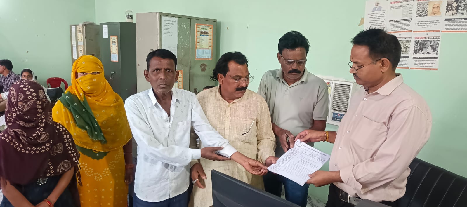 नगर पंचायत प्रशासन के खिलाफ सफाई कर्मचारियों ने खोला मोर्चा, 72 घंटे में मांगें पूरी न होने पर हड़ताल की चेतावनी
