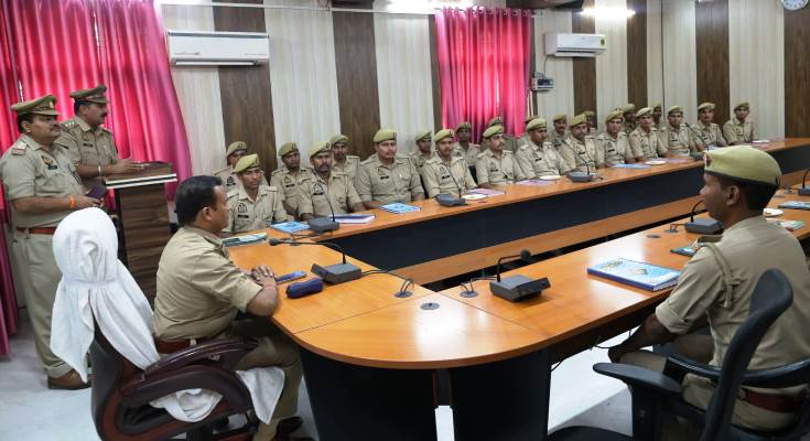 एसपी चिरंजीव नाथ सिन्हा ने नवनियुक्त आरक्षियों को दी संवेदनशील पुलिसिंग की सीख