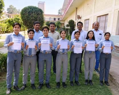 एसआरबी पब्लिक स्कूल का सीबीएसई बोर्ड कक्षा 12वीं का परीक्षा परिणाम शत-प्रतिशत