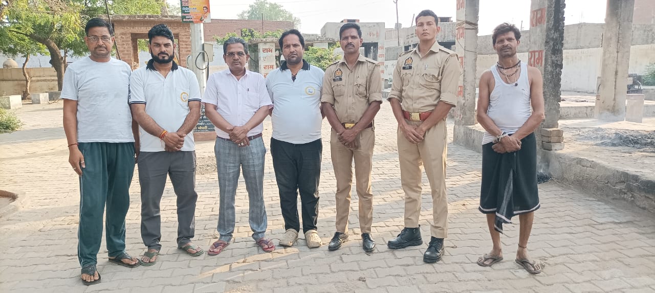 समाजसेवियों ने अज्ञात शव का हिंदू रीति-रिवाज से किया अंतिम संस्कार, सलेमपुर रेलवे ट्रैक पर मिला था शव