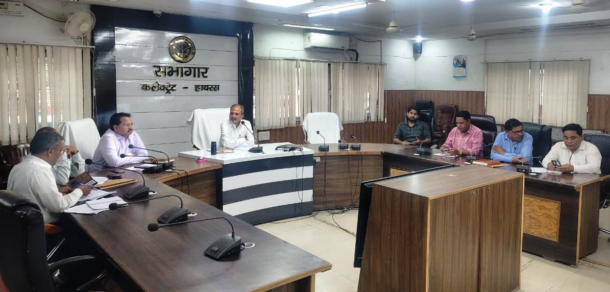 जनगणना-2027 को लेकर कलेक्ट्रेट में हुई समीक्षा बैठक, सीडीओ ने स्व-गणना अभियान को गति देने के दिए निर्देश