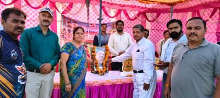 स्वर्गीय रविकांत गुप्ता की स्मृति में क्रिकेट टूर्नामेंट का शुभारंभ