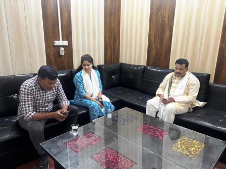 सांसद अनूप प्रधान वाल्मीकि ने की स्व-गणना, हाथरस वासियों से जनगणना-2027 में जनभागीदारी का किया आह्वान