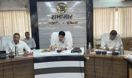 आगरा-अलीगढ़ नेशनल हाईवे निर्माण में आएगी तेजी, डीएम अतुल वत्स ने दिए कब्जा दिलाने और मुआवजा भुगतान के सख्त निर्देश