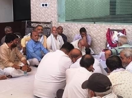 हाथरस टेंट, लाइट, कैटरिंग एवं फूल व्यापारी एसोसिएशन ने श्रद्धांजलि अर्पित की