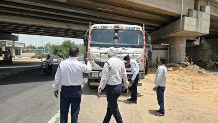यातायात पुलिस का सघन चेकिंग अभियान, 27 चालान काटे और एक लाख 35 हज़ार रुपए का सम्मन शुल्क वसूला