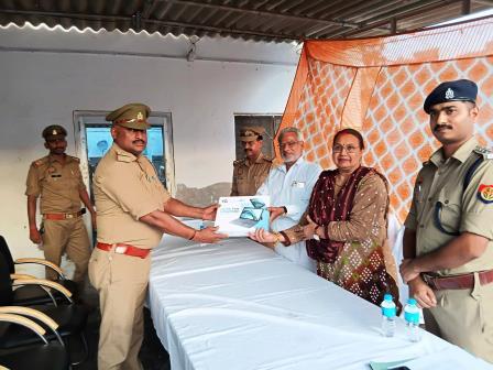 आपराधिक कानूनों के प्रभावी संचालन को मिलेगी तकनीकी मजबूती, पुलिस कर्मियों को वितरित किए गए टैबलेट