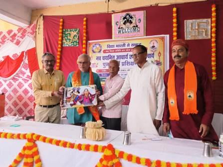 पुरदिलनगर : सरस्वती विद्या मन्दिर में शिक्षा की वर्तमान चुनौतियाँ एवं समाधान में हमारी भूमिका विषय पर बौद्धिक सत्र सम्पन्न