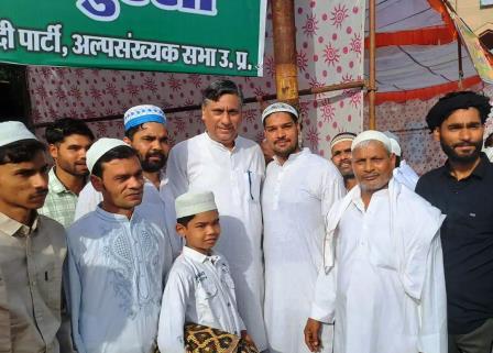 सादाबाद : शांति, सौहार्द से मनाया गया बकरीद पर्व, ईदगाह परिसर में बड़ी संख्या में लोगों ने अदा की ईद की नमाज, तमाम राजनेता पहुंचे ईद की मुबारकबाद पेश करने