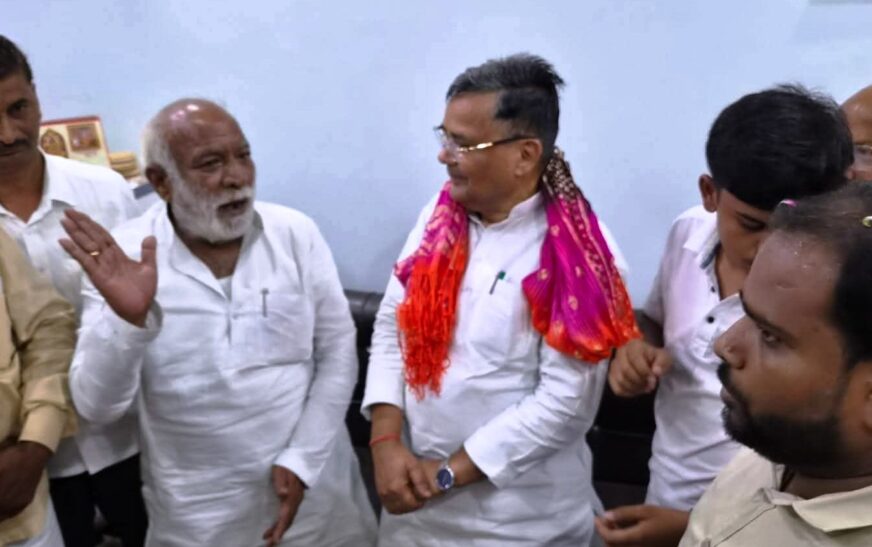 नमाज को लेकर सपा व कांग्रेस ने भ्रम फैलाने का काम किया, पूर्व विधायक ने किया कैबिनेट मंत्री का स्वागत