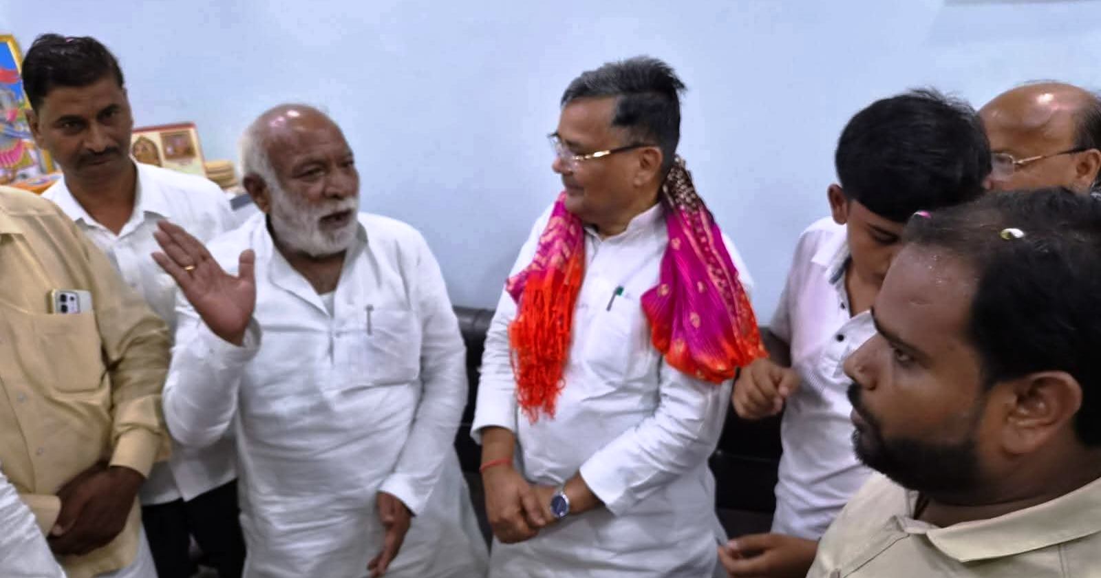 नमाज को लेकर सपा व कांग्रेस ने भ्रम फैलाने का काम किया, पूर्व विधायक ने किया कैबिनेट मंत्री का स्वागत
