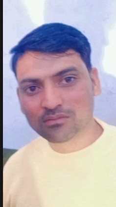 सिकंदराराऊ : तेज रफ्तार रेत से भरे ट्रैक्टर ने बाइक सवार को रौंदा, युवक की मौके पर मौत, साथी घायल