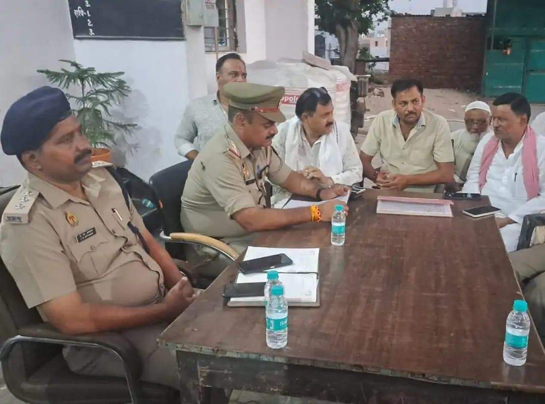 सादाबाद : बकरीद पर सड़क पर नमाज की अनुमति नहीं, शांति समिति बैठक में प्रशासन ने जारी किए निर्देश