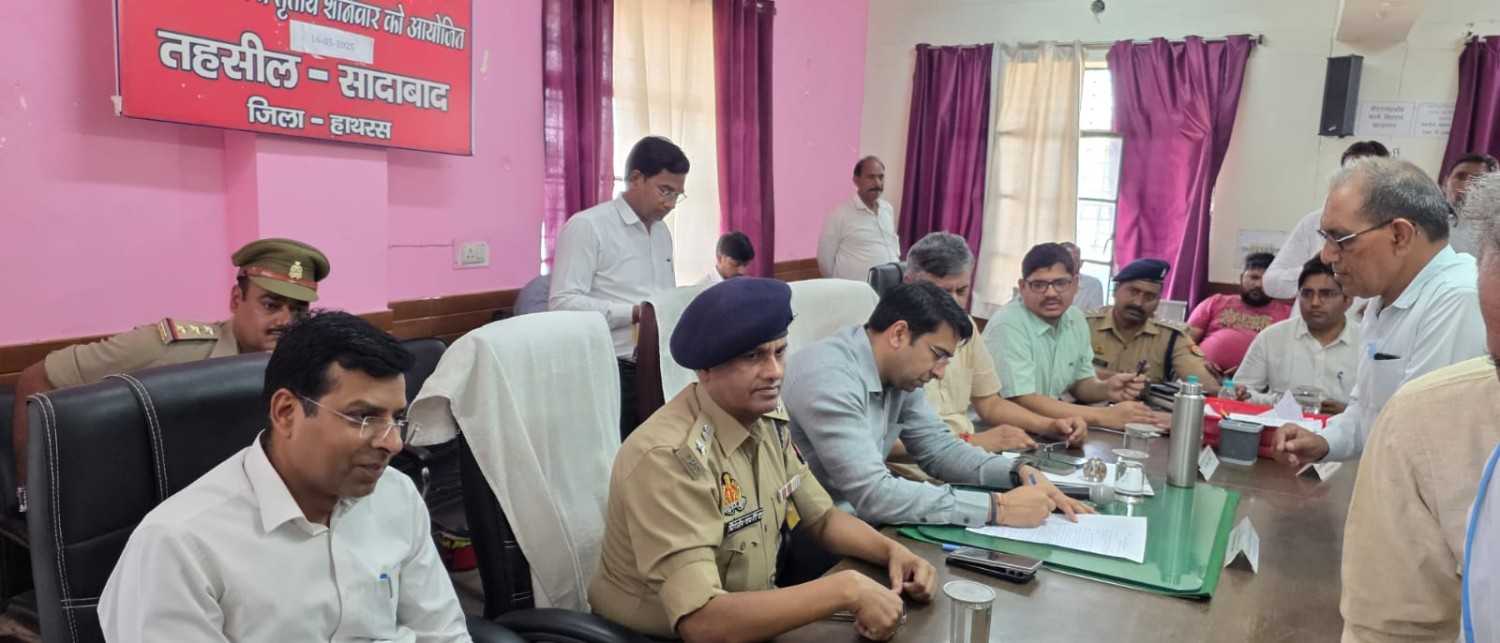 समाधान दिवस में डीएम और एसपी ने सुनीं जनसमस्याएं, 55 में से 5 शिकायतों का मौके पर निस्तारण