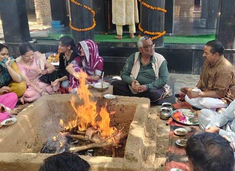 शनि अमावस्या पर शनि जन्मोत्सव में उमड़े श्रद्धालु, पुसैनी रोड स्थित मंदिर में दिनभर चला धार्मिक आयोजन