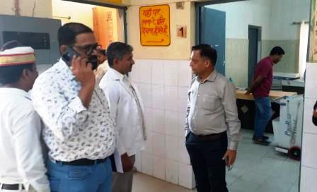 हसायन : मुख्य चिकित्साधिकारी ने किया सामुदायिक स्वास्थ्य केन्द्र का निरीक्षण