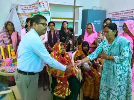 हसायन : जन कल्याण शिविर और स्वास्थ्य मेला नवजात को अन्न प्रासन कराकर गर्भवती की हुई गोद भराई