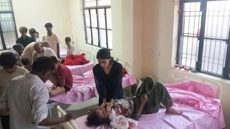 हसायन : दिवंगत माँ के अस्थि विसर्जन कर गंगाघाट से बापिस लौट रहे श्रद्धालुओ की ईको पलटने से दस घायल 