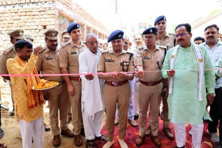हसायन : एसपी ने किया आरक्षी भवन का लोकापर्ण मीडिया कर्मियो को आमंत्रित किए जाने के बाद भी नही करने दी कवरेज, पुलिस के द्वारा मीडिया सैल वाटस ग्रुप पर फोटो विज्ञप्ति भेजकर की इति श्री
