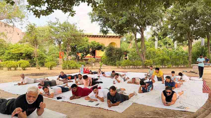 अग्रवाल युवा मंडल ने मनाया अंतर्राष्ट्रीय योग दिवस, स्वस्थ जीवनशैली अपनाने का लिया संकल्प