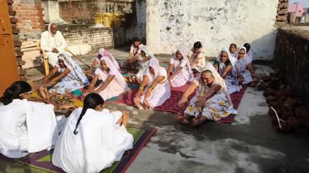 हसायन : योग क्रियाएं करने से निरोगी रहती है काया-बी.के.उमा दीदी, लोटस हाउस में ब्रह्रा वत्सों ने मनाया योग सप्ताह दिवस