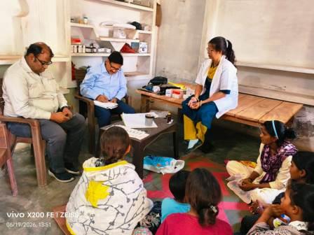 हसायन : सर्वाइकल कैंसर नियंत्रण कार्यक्रम के विशेष एचपीवीटी काकरण अभियान के तहत किशोरियो का किया टीकाकरण अपर मुख्य चिकित्साधिकारी ने किया सभी उपकेन्दो पर चल रहे टीकाकरण अभियान के कार्यक्रम का निरीक्षण