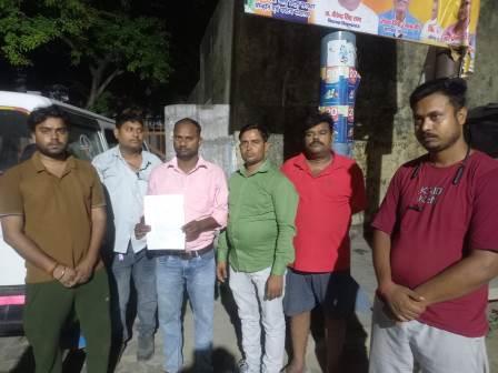 हसायन : झगडे के मरीज को लेने गए एम्बुलेंस कर्मचारी E.M.T, पायलट के साथ एक युवक ने की गाली गलौज मारपीट झगडे के पीड़ित को लेकर आ रही एम्बुलेंस के आगे चलकर रास्ता करता रहा बाधित