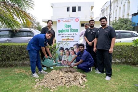 पौधरोपण कर केडी विश्वविद्यालय में मना विश्व पर्यावरण दिवस, डॉ. मनेष लाहौरी बोले – प्रकृति के संरक्षण बिना जीवन की कल्पना नहीं