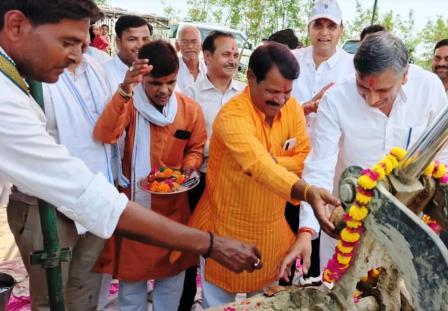सादाबाद : विधायक ने किया मार्ग का शिलान्यास,वासबित्ता से गुतहरा के बीच बनेगी 12 सौ मीटर लंबी सड़क