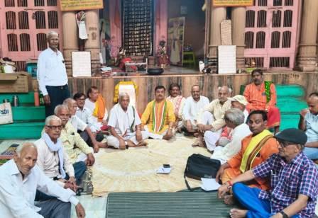 हाथरस में भव्य आध्यात्मिक-साहित्यिक काव्य गोष्ठी का आयोजन