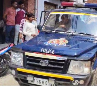 हाथरस में सनसनी : वृद्धा ने पड़ोसी युवक पर लगाया दुष्कर्म का आरोप, पडोसी युवक हिरासत में