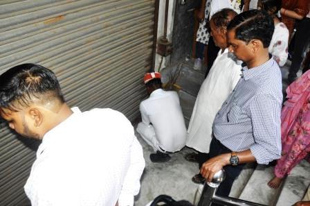 हाथरस में अल्ट्रासाउंड सेंटर सील, अल्ट्रासाउंड संचालक बोले बिना कारण बताओ नोटिस जारी किए प्रशासन ने एक तरफा कार्यवाही की