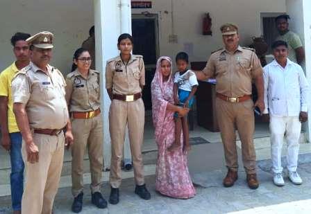 सहपऊ : पुलिस ने दो घण्टे में ही छह वर्षीय मासूम को तलाश कर परिजनों को सौंपा