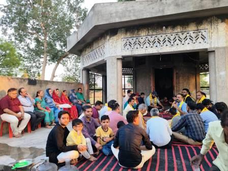 सिकन्दराराऊ : पांच वर्षों से निरंतर हो रहा हनुमान चालीसा पाठ, महादेव मंदिर में गूंजे जय श्रीराम के जयकारे
