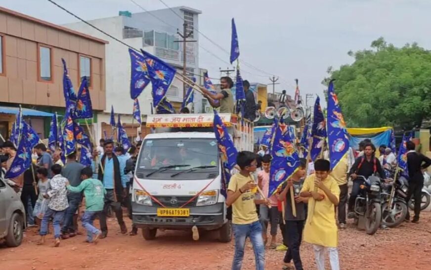 धूमधाम से निकाली गई गोगाजी की निशान यात्रा, सादाबाद में पहली बार हुआ आयोजन, वरिष्ठ बसपा नेता डॉ. अविन शर्मा हुए शामिल