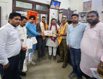 सांसद अनूप प्रधान ने हाथरस के प्रमुख लोगों से किया जनसंवाद, गिनाईं केंद्र सरकार की उपलब्धियां